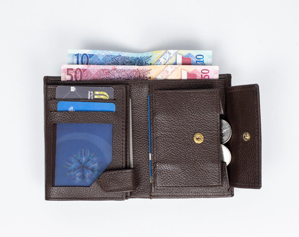 Carry-All Wallet – Men’s Brown Leather Edition