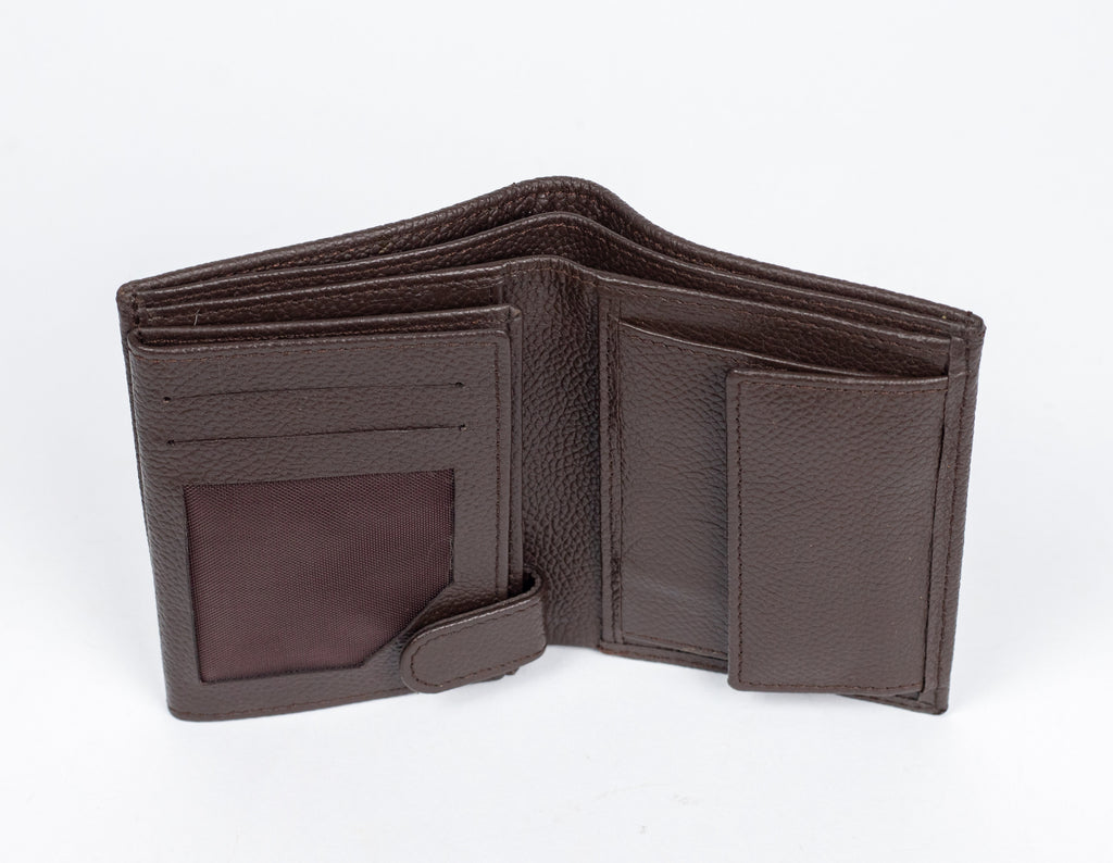 Carry-All Wallet – Men’s Brown Leather Edition